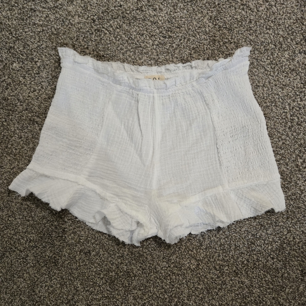 Brand new!! NWOT POL boutique white stretchy ruffle shorts size medium - Picture 2 of 6